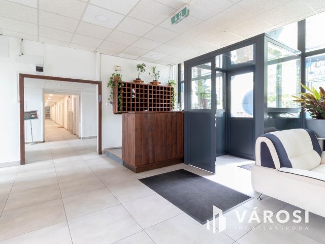 2. emeleti, 16 m2-es iroda kiadó Fáy utcai irodaépületben