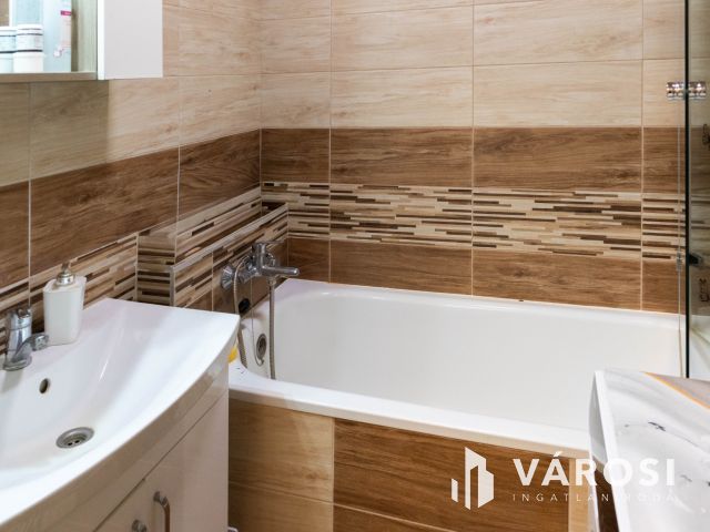 Felújított lakás kiváló állapotban a Vajda utcában