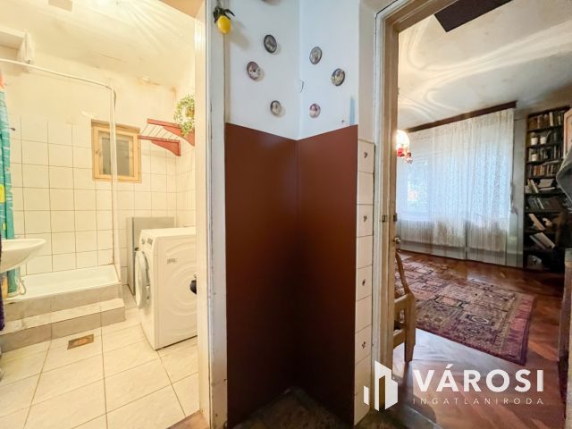 3 ingatlan 1 áráért Szentendrén!