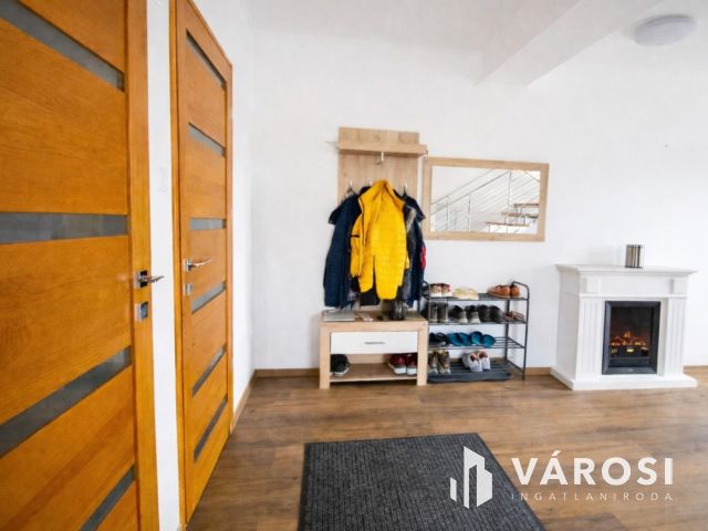 295 nm csomagolóüzem + 157 nm prémium lakótér