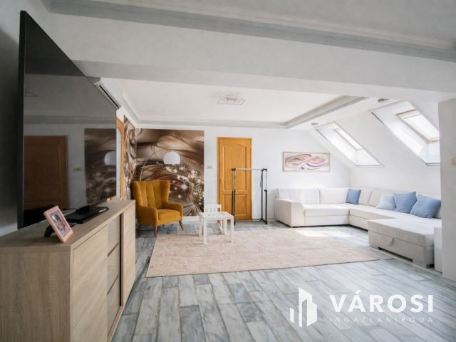 295 nm csomagolóüzem + 157 nm prémium lakótér