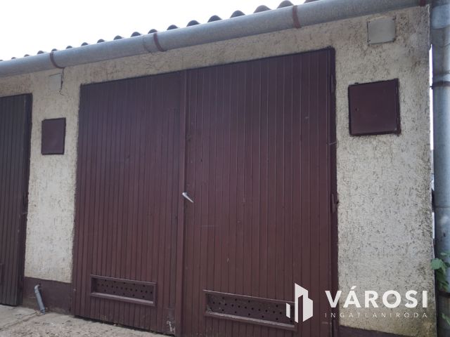 Eladó garázs az Űrhajós utcában
