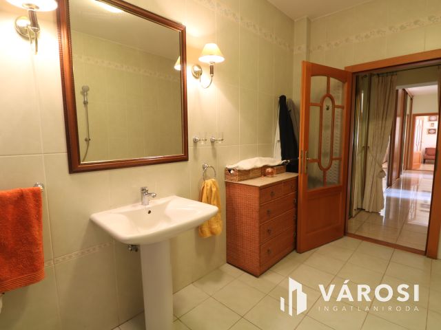 Klasszikus családi ház, Újszeged fő utcáján!