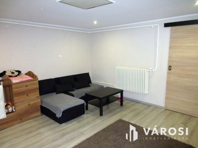 Orosházi részlegesen felújított családi ház