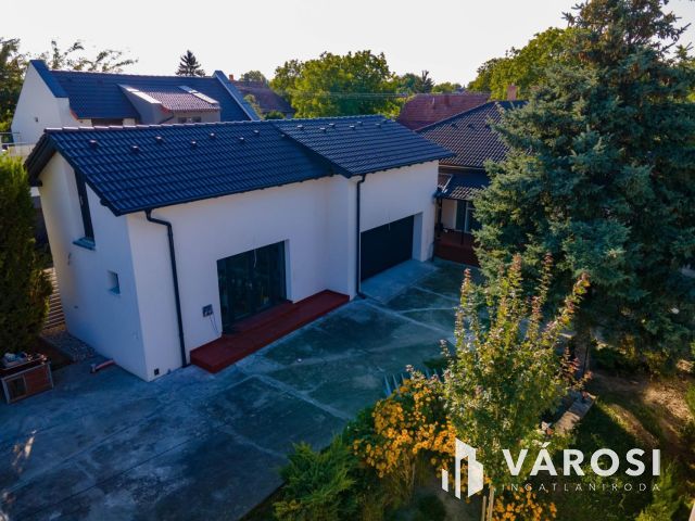 Stílusos, több funkciós családi ház Győrszentivánon