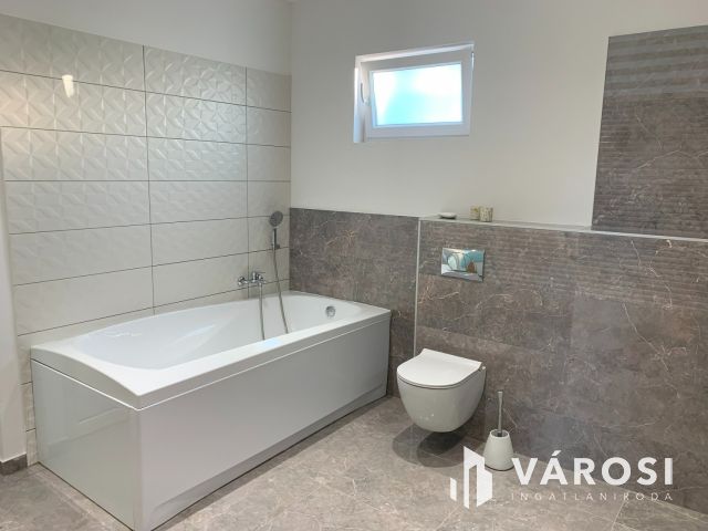 Stílusos, több funkciós családi ház Győrszentivánon