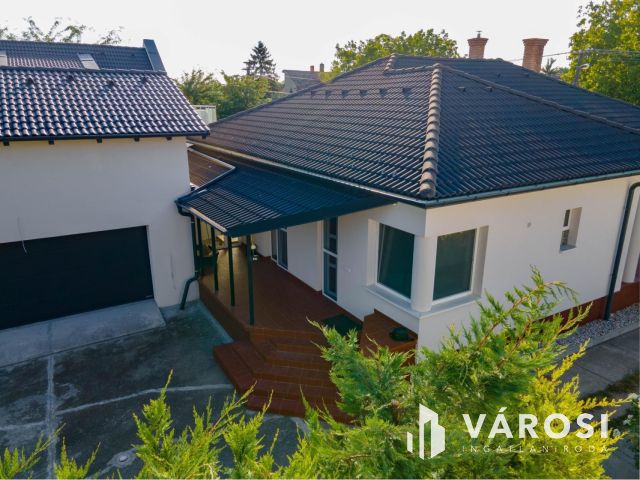 Stílusos, több funkciós családi ház Győrszentivánon