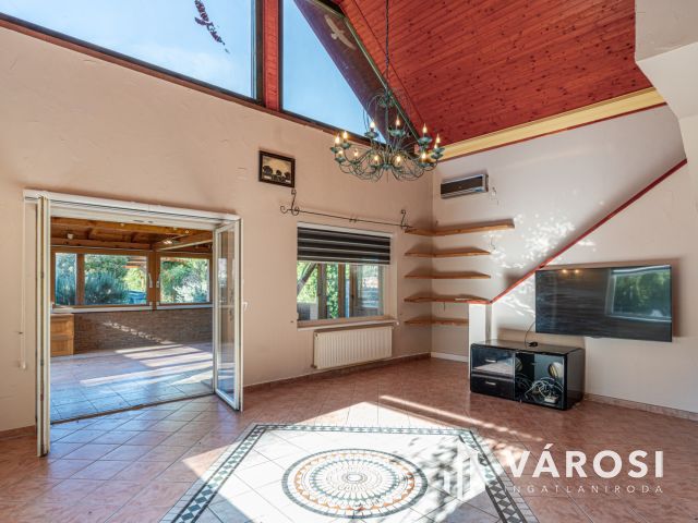 Medencés ház Gyálaréten