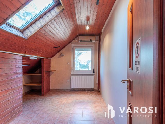 Medencés ház Gyálaréten