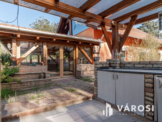 Medencés ház Gyálaréten