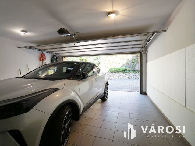 Kőbánya-Óhegy impozáns prémium otthona nagy kerttel eladó