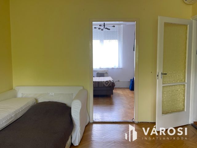 Lakható, kiadható vagy felújítható 2 szobás erkélyes lakás