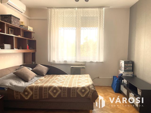 Lakható, kiadható vagy felújítható 2 szobás erkélyes lakás