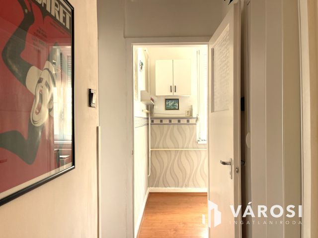 Lakható, kiadható vagy felújítható 2 szobás erkélyes lakás