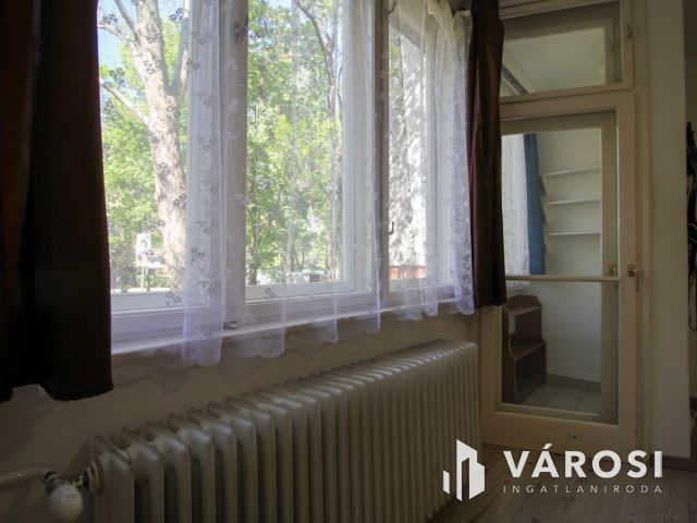 Parkra néző garzonlakás kiadó Óbudán