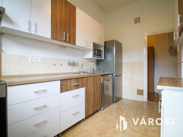 Budai hegyekre néző panorámás lakás kiadó