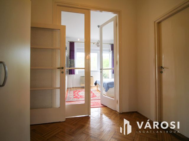 Budai hegyekre néző panorámás lakás kiadó