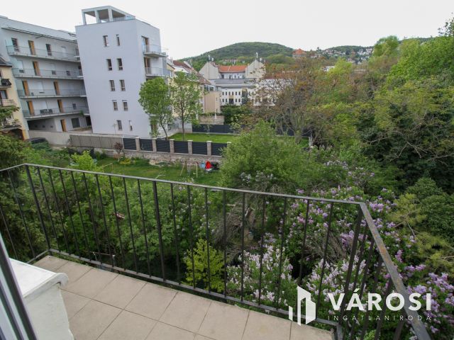 Budai hegyekre néző panorámás lakás kiadó