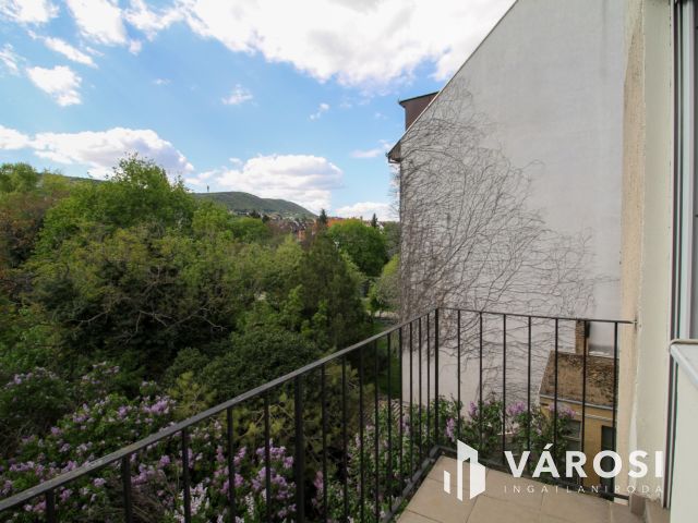 Budai hegyekre néző panorámás lakás kiadó