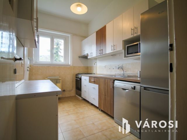 Budai hegyekre néző panorámás lakás kiadó