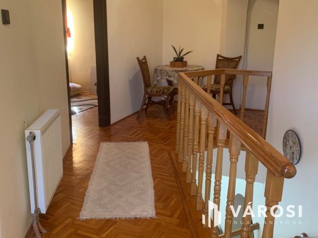 Nyiregyháza belvárosában bájos ikerház, üzlettel eladó
