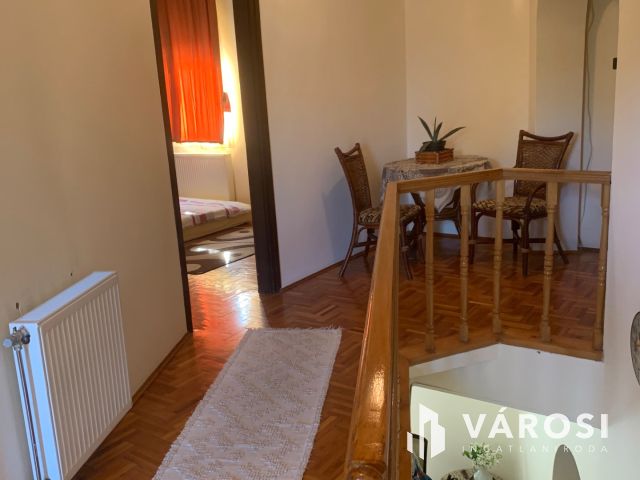 Nyiregyháza belvárosában bájos ikerház, üzlettel eladó