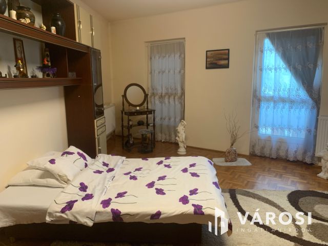 Nyiregyháza belvárosában bájos ikerház, üzlettel eladó