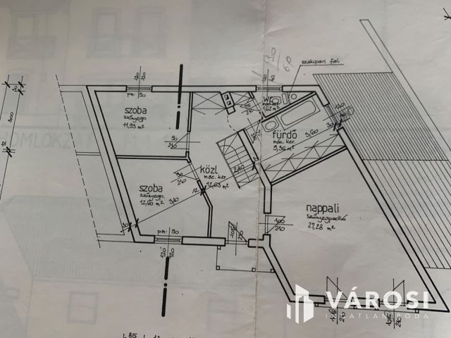 Nyiregyháza belvárosában bájos ikerház, üzlettel eladó