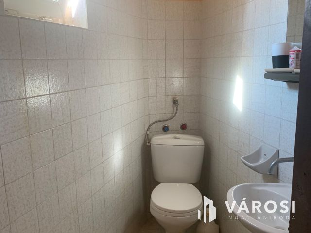 Nyiregyháza belvárosában bájos ikerház, üzlettel eladó