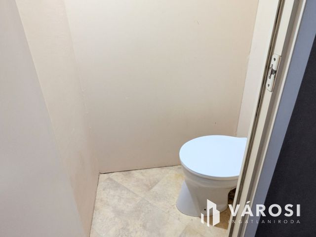 Belvárosi 2 szobás franciaerkélyes lakás kiadó!