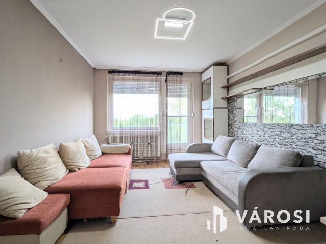 Belvárosi 2 szobás franciaerkélyes lakás kiadó!