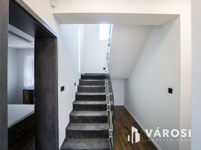 Kiadó ikerház a Szitásdombon