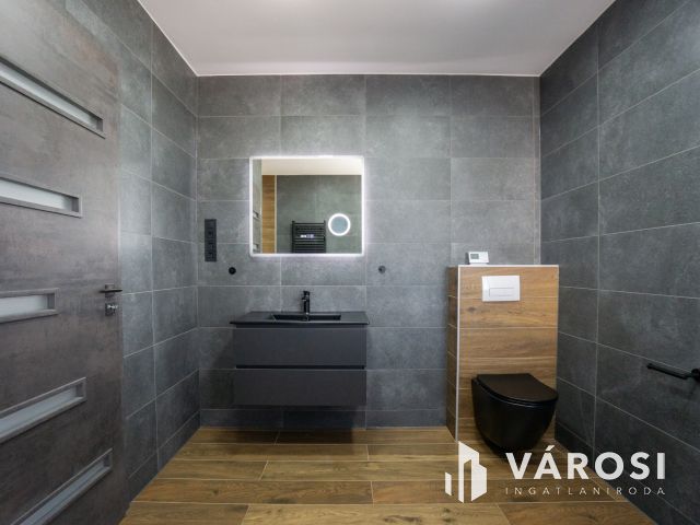 Kiadó ikerház a Szitásdombon