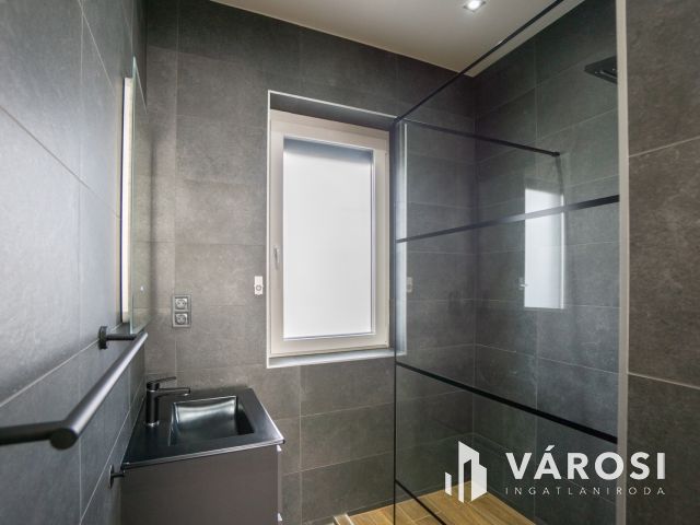 Kiadó ikerház a Szitásdombon