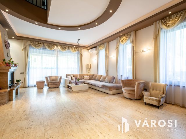 Mediterrán családi ház, luxus lakóparkban Fótligeten