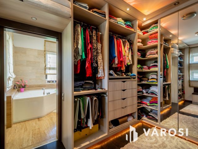 Mediterrán családi ház, luxus lakóparkban Fótligeten