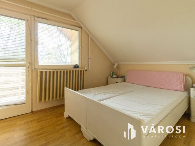 Kétszintes ötszobás-tégla falazatú családi ház Jamina elején