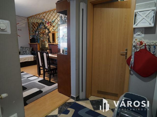 Északkeleti városrészben, földszinti eladó lakás!