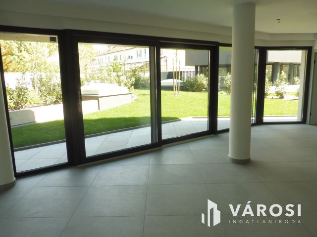 5 Csillagos földszinti lakás Újszegeden Kiadó.