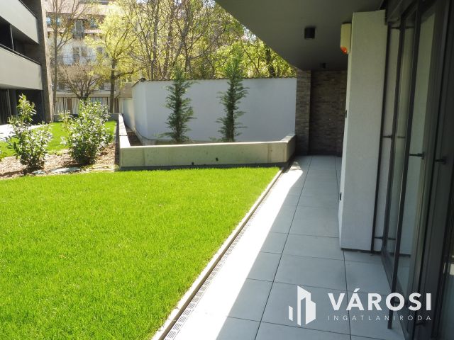 5 Csillagos földszinti lakás Újszegeden Kiadó.