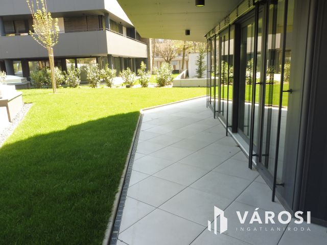 5 Csillagos földszinti lakás Újszegeden Kiadó.