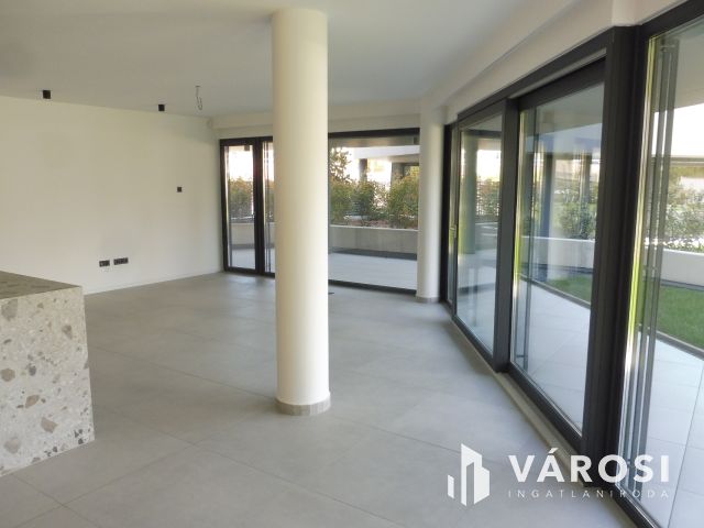 5 Csillagos földszinti lakás Újszegeden Kiadó.