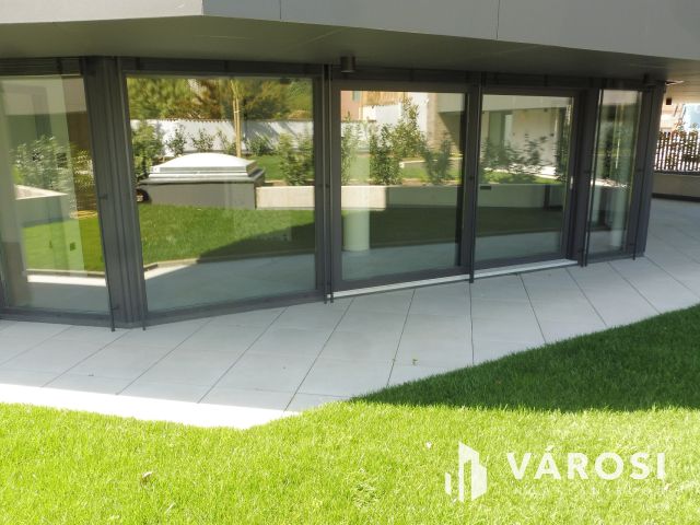 5 Csillagos földszinti lakás Újszegeden Kiadó.