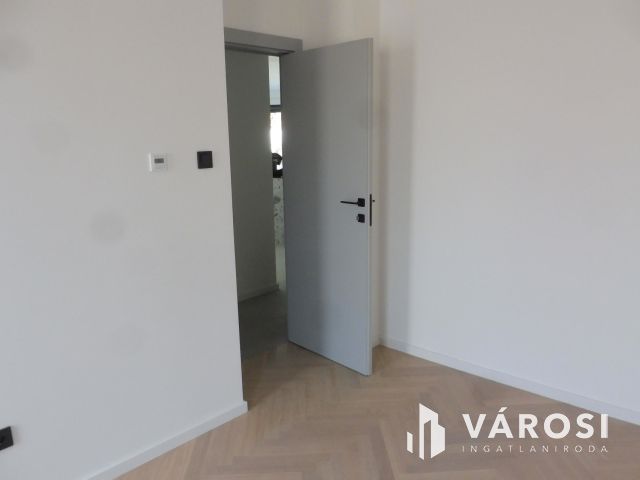 5 Csillagos földszinti lakás Újszegeden Kiadó.