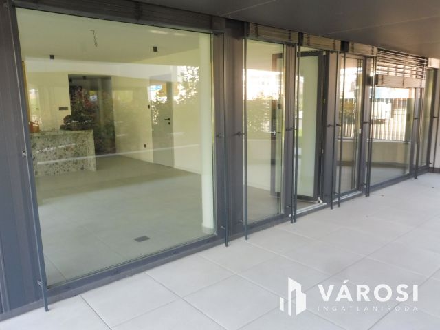 5 Csillagos földszinti lakás Újszegeden Kiadó.