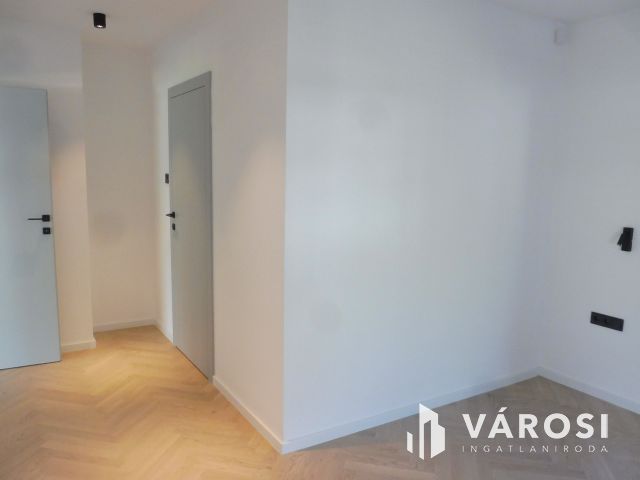 5 Csillagos földszinti lakás Újszegeden Kiadó.