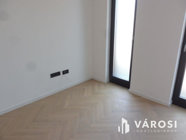 5 Csillagos földszinti lakás Újszegeden Kiadó.