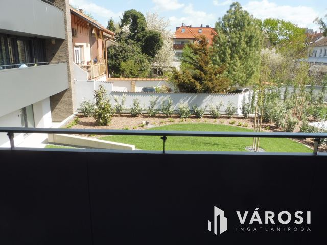 5 Csillagos elsőemeleti lakás Újszegeden Kiadó.