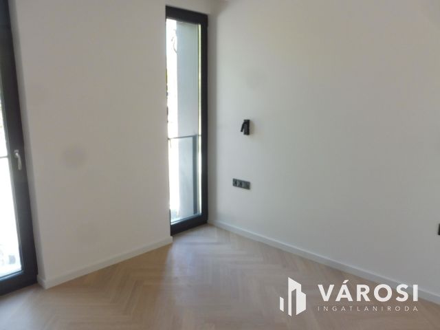 5 Csillagos elsőemeleti lakás Újszegeden Kiadó.