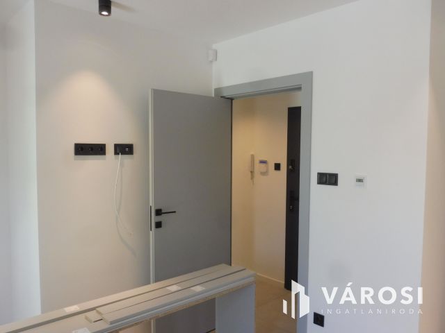 5 Csillagos elsőemeleti lakás Újszegeden Kiadó.